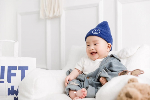 中国香港4个月宝宝干呕 中国香港4个月宝宝干呕